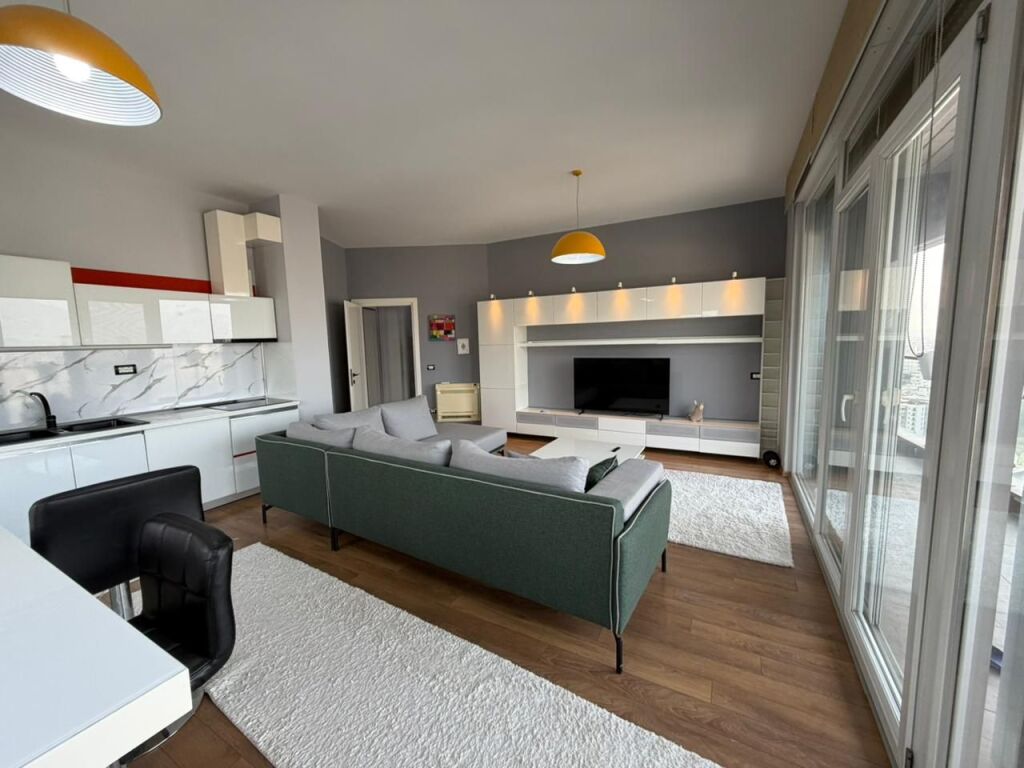 Jepet me qira apartament 2+1+2 pranë Kopshtit Botanik 🌿  • Tipologjia: 2 dhoma gjumi + 1 sallon + 2 tualete  • I mobiluar plotësisht 🛋️  • Kati: 4  • Zonë e qetë dhe e preferuar  • Afër natyrës dhe ajrit të pastër  💰 Çmimi: 100,000 lekë / muaj7y =
