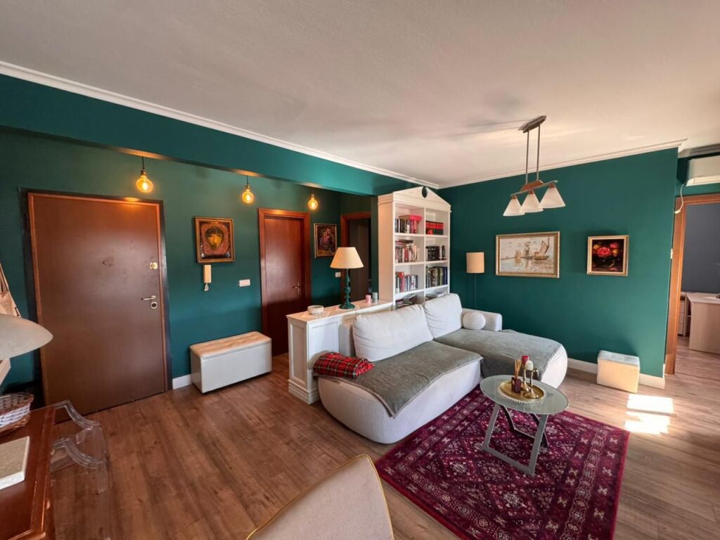Apartament 2+1 per qira tek Blloku i Ambasadave.