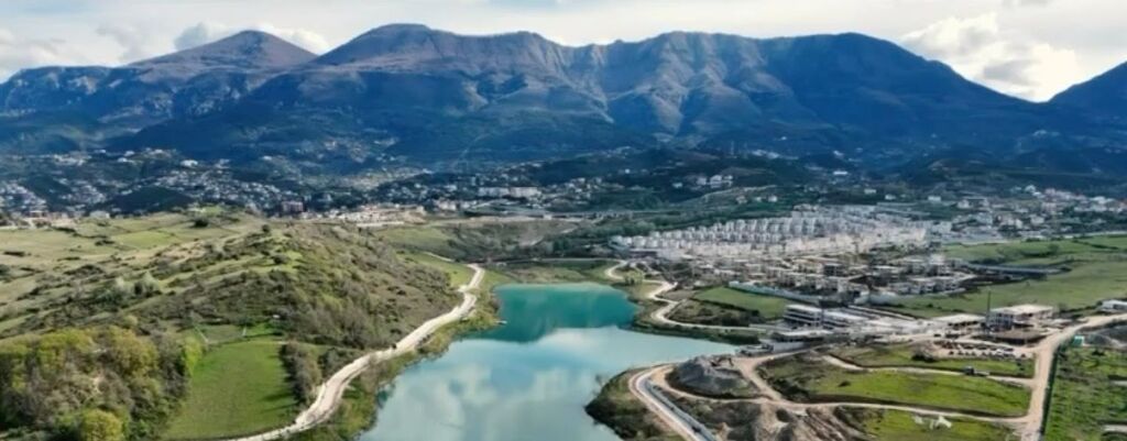 Villa for sale at Rolling Hills Lake