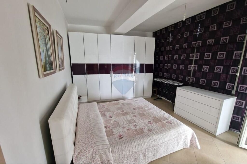 Appartamento 1+1 in affitto presso Komuna e Parisit
