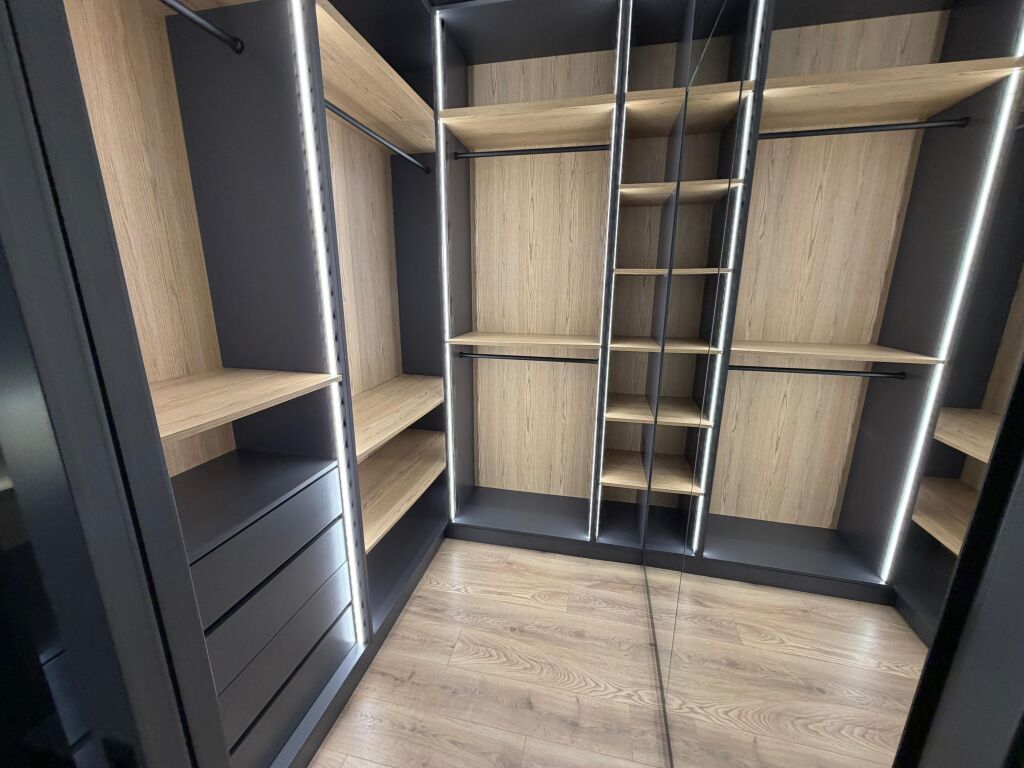 🏡 Luxurious apartment for rent 📍 Tirana Garden Building, 21 Dhjetori  🏢 12th floor (with 2 elevators) ✨ High standards and maximum comfort  💶 Price: 900€/month  