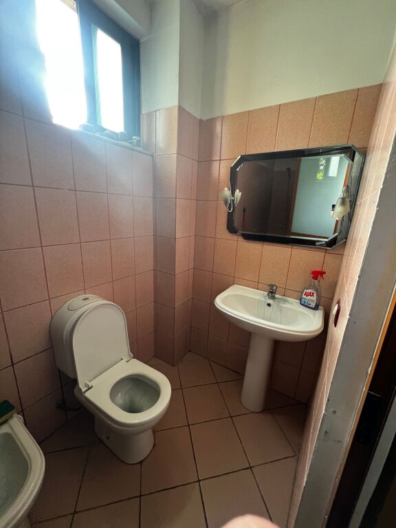Via Mihal Grameno Ingresso 2+1 in Affitto. 40.000 Lek