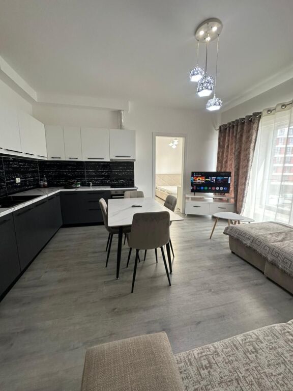 Jepet me qira apartament 2+1 në zonën e Rrugës 5 Maj.