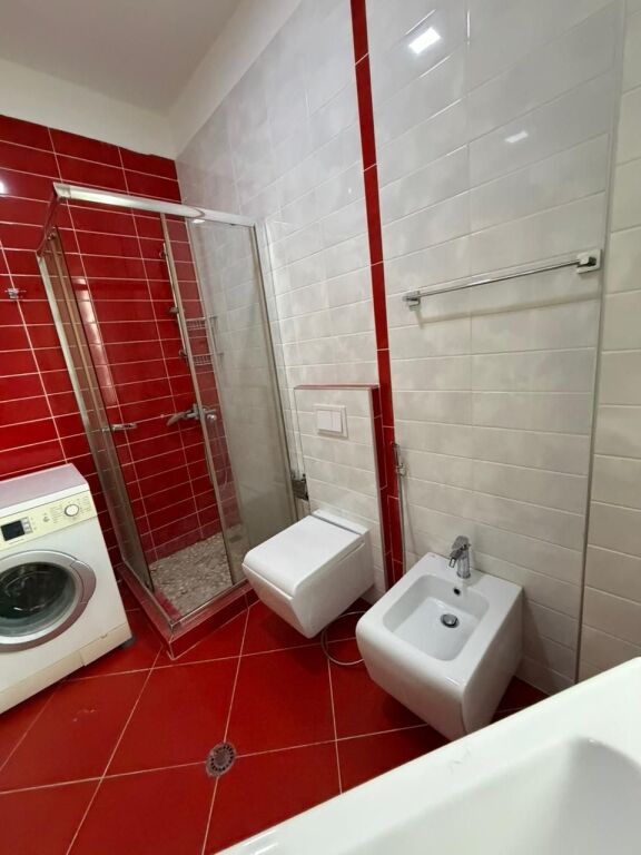 Jepet me qira apartament 2+1+2 pranë Kopshtit Botanik 🌿  • Tipologjia: 2 dhoma gjumi + 1 sallon + 2 tualete  • I mobiluar plotësisht 🛋️  • Kati: 4  • Zonë e qetë dhe e preferuar  • Afër natyrës dhe ajrit të pastër  💰 Çmimi: 100,000 lekë / muaj7y =
