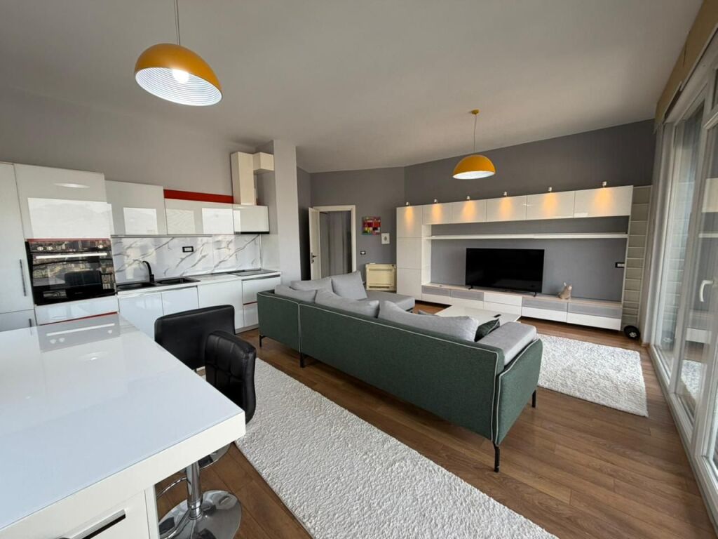 Jepet me qira apartament 2+1+2 pranë Kopshtit Botanik 🌿  • Tipologjia: 2 dhoma gjumi + 1 sallon + 2 tualete  • I mobiluar plotësisht 🛋️  • Kati: 4  • Zonë e qetë dhe e preferuar  • Afër natyrës dhe ajrit të pastër  💰 Çmimi: 100,000 lekë / muaj7y =
