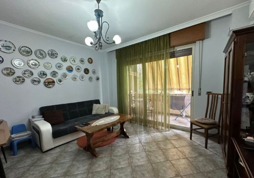 Apartament 2+1 Per Qira