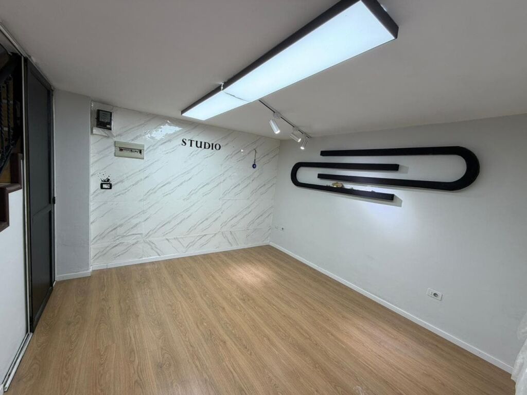 Shop For Rent at Mine Peza (ID BD21872) Tirana