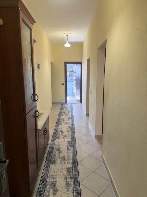 Affittasi appartamento 2+1  Indirizzo: tufine Piano 3  Arredato  Prezzo 40.000 lek al mese