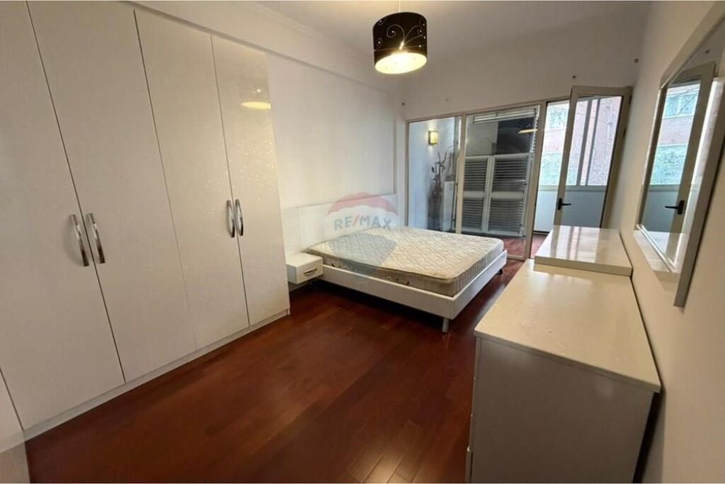 Apartament - Për Shitje - Rruga e Kosovarëve, Tiranë
