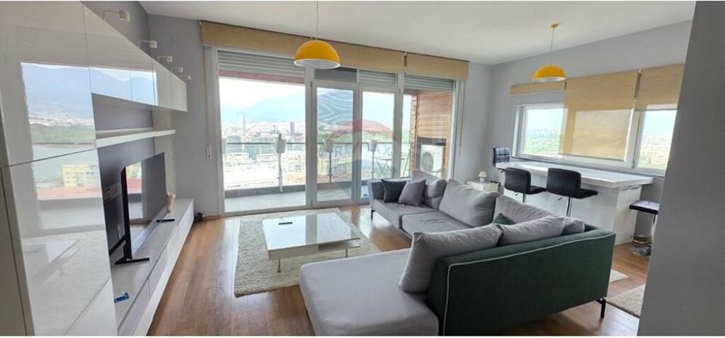 Jepet me qira apartament 2+1+2 tek Kopshti Botanik