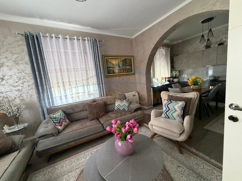 For sale, 3-Storey Villa in Prush, Kombinat, Tirana