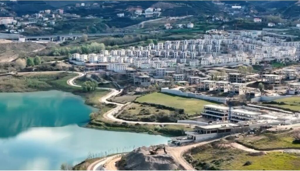 Villa for sale at Rolling Hills Lake
