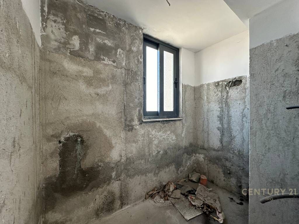 Penthouse for sale with 192 m2 veranda in Yzberisht