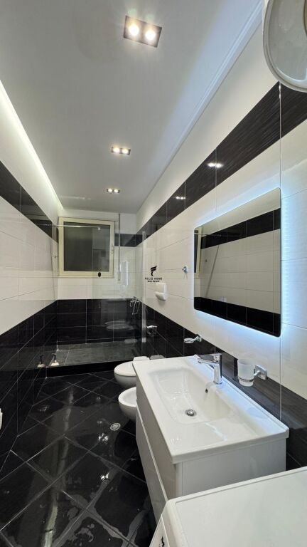 APARTAMENT ME QERA 2+1 LIQENI ARTIFICIAL 750 EURO FH-69271