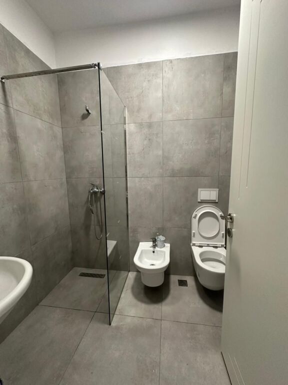 Jepet me qira apartament 2+1 në zonën e Rrugës 5 Maj.