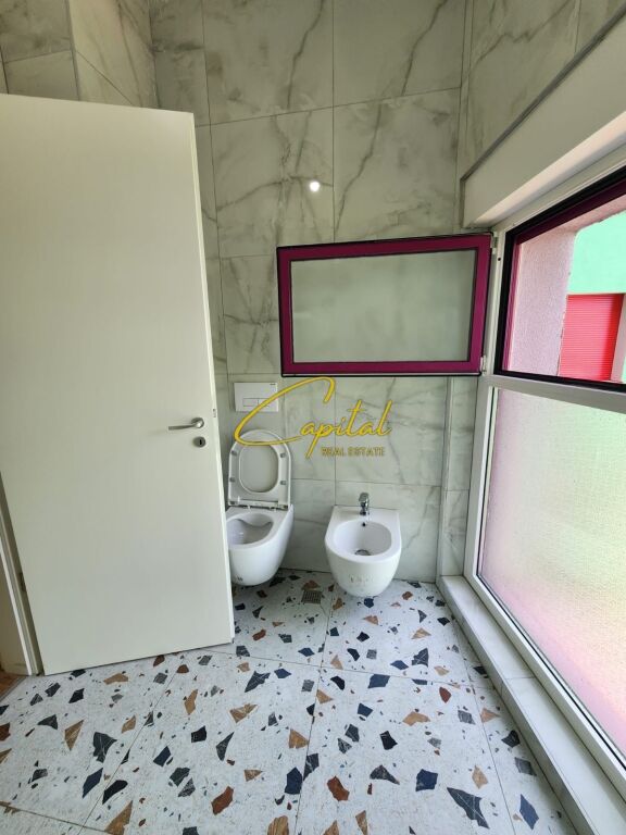 MONOLOCALE IN AFFITTO                                                                                                                                                                                                                                                                                                                                                                                                                                                                                                                                                                                                                                                                                                                                                                                                                                                                                                                                                                                                                                                                                                                                                                                                                                                                                                                                                                                                                                                                                                                                                                                                                                                                                                                                                                                                                                                                                                                                                                                                                                                                                                                                                                                                                                                                                                                                                                                                                                                                                                                                                                                                                                                                                                                                                                                                                                                                                                                                                                                                                                                                                                                                                                                           MONOLOCALE IN AFFITTO 25 M2 ALI DEMI 36.000 LEKE                                                                                                                                                                                                                                                                                                    