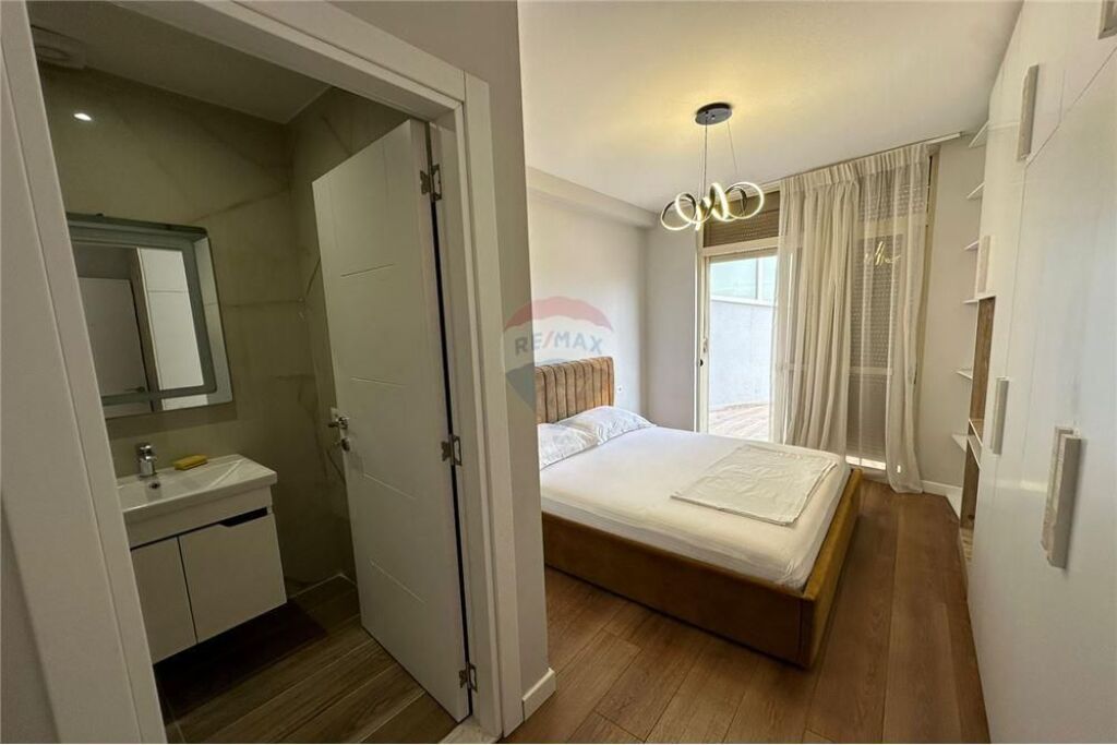 Apartament - Për Qira 2+1 QENDER