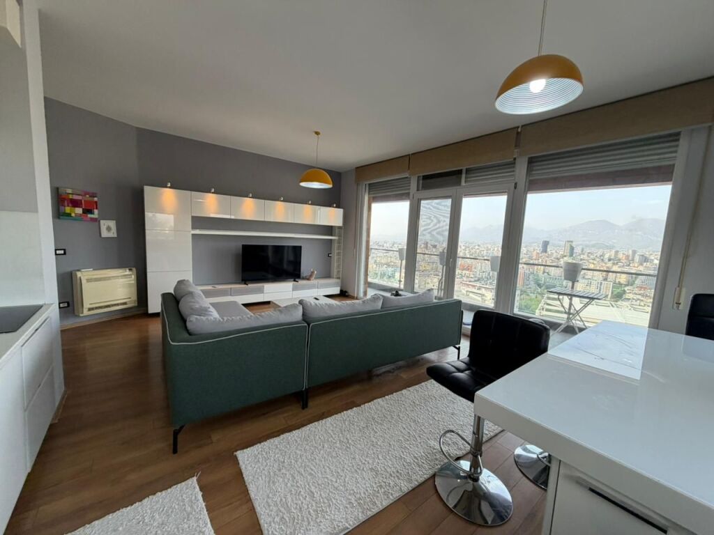 Jepet me qira apartament 2+1+2 pranë Kopshtit Botanik 🌿  • Tipologjia: 2 dhoma gjumi + 1 sallon + 2 tualete  • I mobiluar plotësisht 🛋️  • Kati: 4  • Zonë e qetë dhe e preferuar  • Afër natyrës dhe ajrit të pastër  💰 Çmimi: 100,000 lekë / muaj7y =
