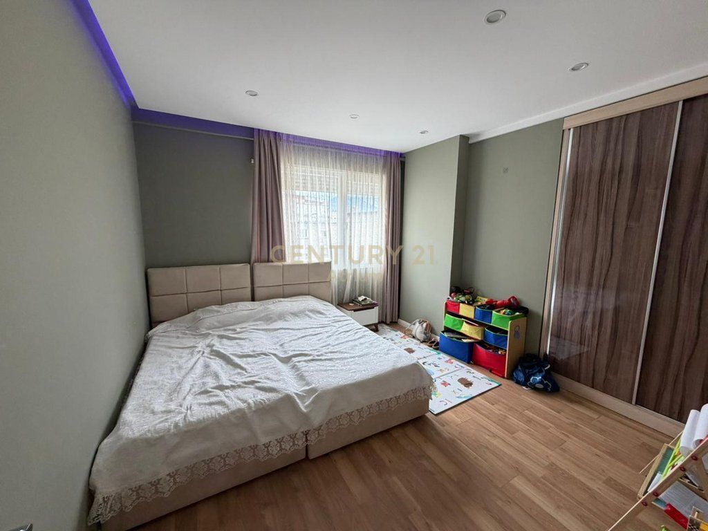 AFFITTASI APPARTAMENTO 2+1+2+BALCONE VICINO AL EX MERCATO ELETTRICO !!
