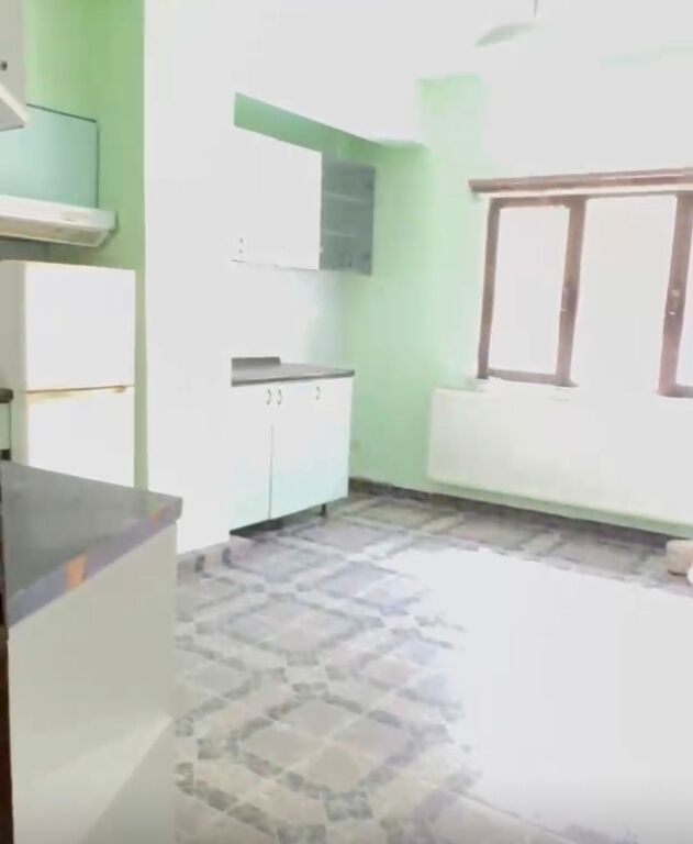 Apartament 3+1 me qira per zyra prane Spitalit Gjerman
