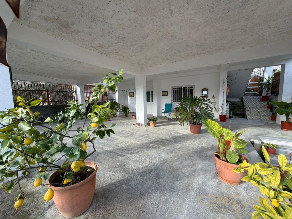 BUILDING 3 FLOORS FOR SALE IN SELITE!
