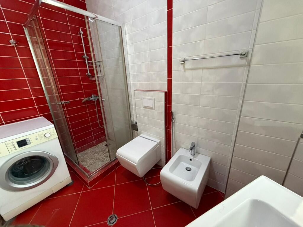 Jepet me qira apartament 2+1+2 pranë Kopshtit Botanik 🌿  • Tipologjia: 2 dhoma gjumi + 1 sallon + 2 tualete  • I mobiluar plotësisht 🛋️  • Kati: 4  • Zonë e qetë dhe e preferuar  • Afër natyrës dhe ajrit të pastër  💰 Çmimi: 100,000 lekë / muaj7y =
