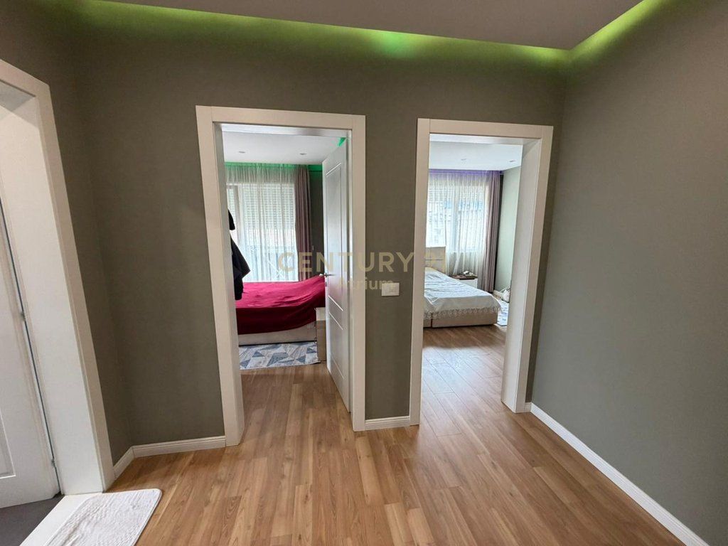 AFFITTASI APPARTAMENTO 2+1+2+BALCONE VICINO AL EX MERCATO ELETTRICO !!