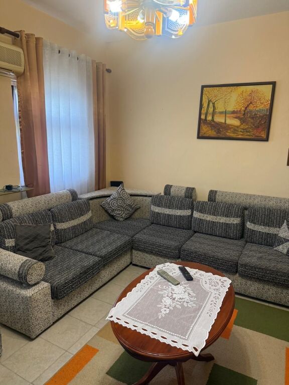 Affittasi appartamento 2+1  Indirizzo: tufine Piano 3  Arredato  Prezzo 40.000 lek al mese