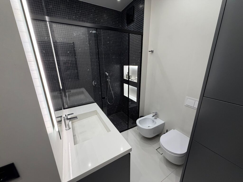 🏡 Luxurious apartment for rent 📍 Tirana Garden Building, 21 Dhjetori  🏢 12th floor (with 2 elevators) ✨ High standards and maximum comfort  💶 Price: 900€/month  