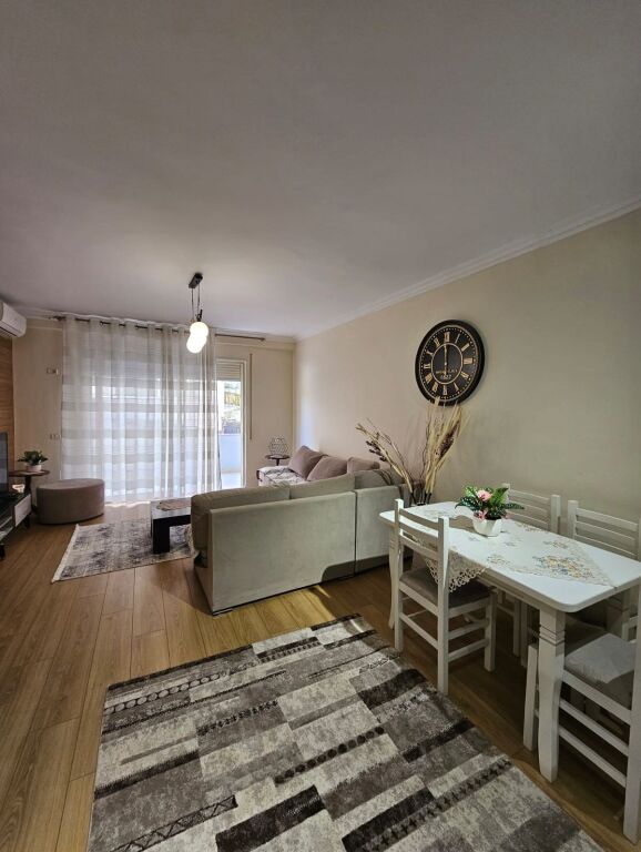 In affitto APPARTAMENTO 1+1 – LAGO ASCIUTTO "HOTEL RADISON" completamente investito nei dettagli, PREZZO 580 EURO