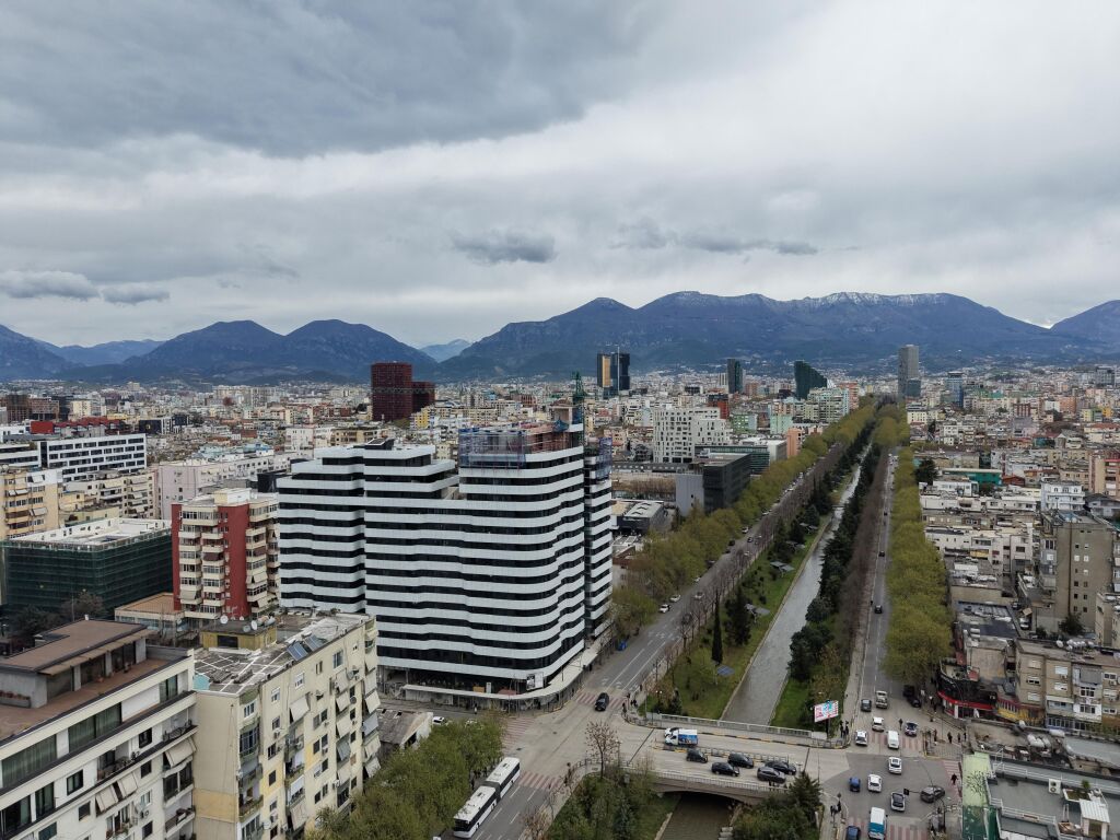 🏢 Business Premises for Rent – Corner Residence, Kavajës Street