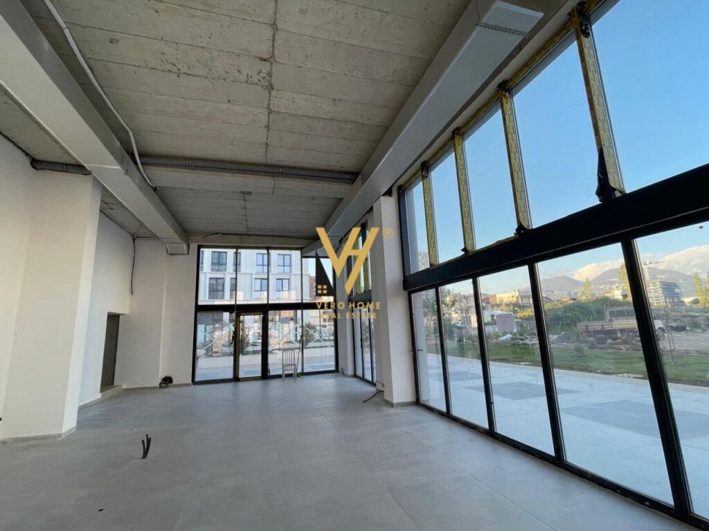 BUSINESS PREMISES 120 M2 FOR RENT AT NEW BOULEVARD 1,500 EURO