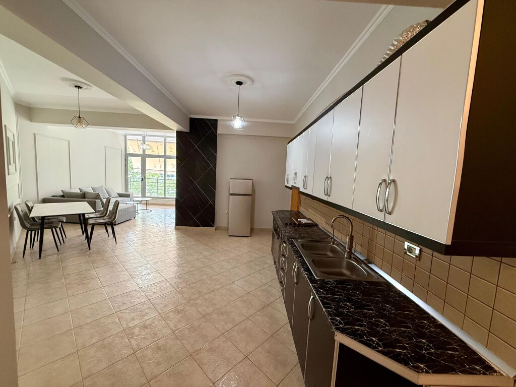 Apartment me qera 2+1+2+parkim Rruga e kavajes