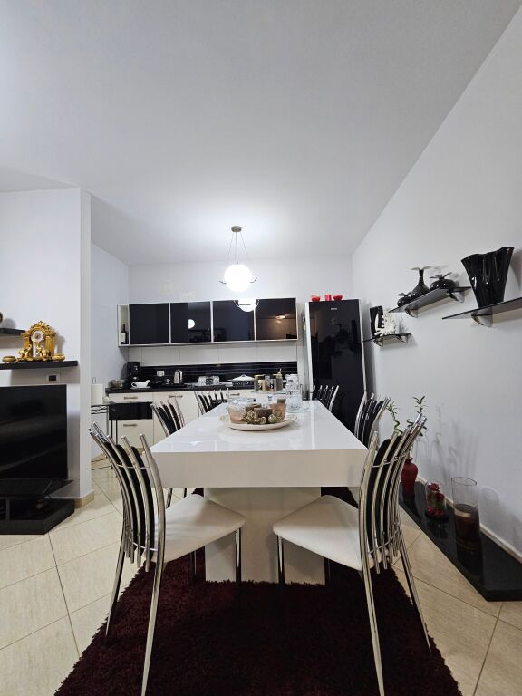 Affittasi: *Appartamento 1+1+ cucina separata (Kodra Diellit) palazzo nuovo prezzo *60.000 / Mese*