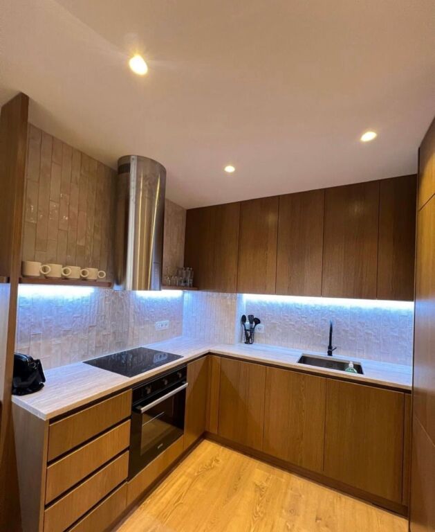 🏡 Apartment 1+1 for rent at Oasis Residence, Astir  ✔️ The apartment is fully furnished ✔️ Modern and contemporary furnishing ✔️ Includes parking space 🚗 ✔️ Quiet and accessible area  💰 Price: 70,000 lek / month