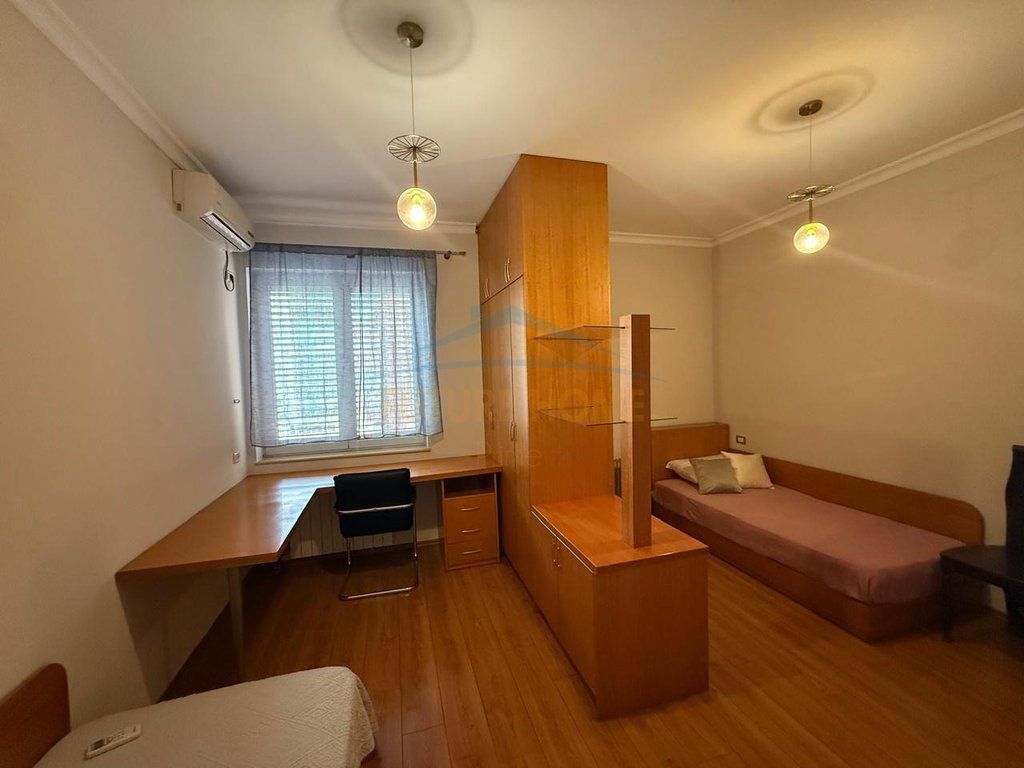 Affitto, Appartamento 2+1, Blloku, Tirana.