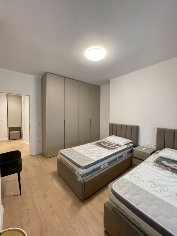 Apartament modern 2+1 me qira – Rruga e Kavajës, pranë Kishës Ortodokse !