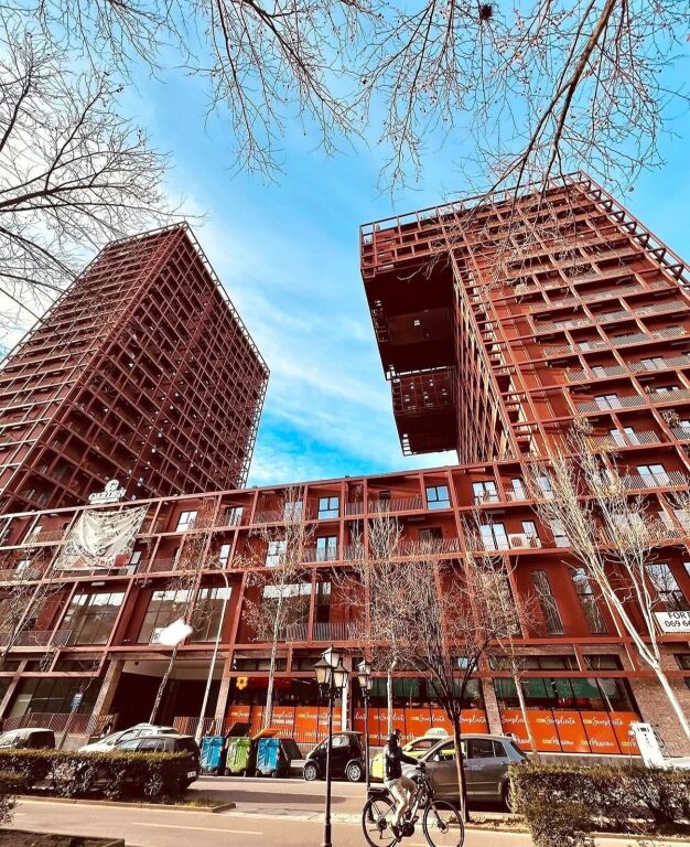 Esclusivo Garden Building, vicino alla strada di Kavaja: Vendiamo negozio