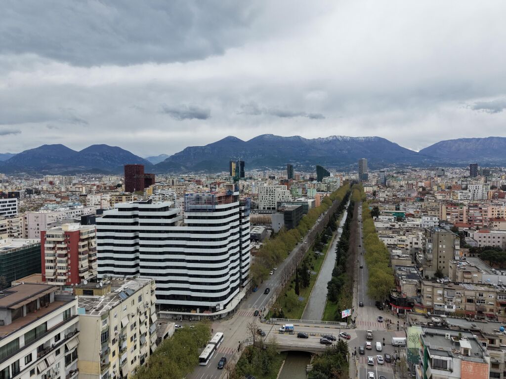 🏢 Business Premises for Rent – Corner Residence, Kavajës Street