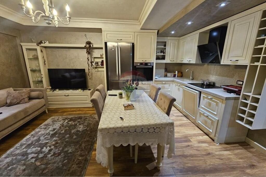 Apartament - Për Shitje - 9 Katëshet, Tiranë
