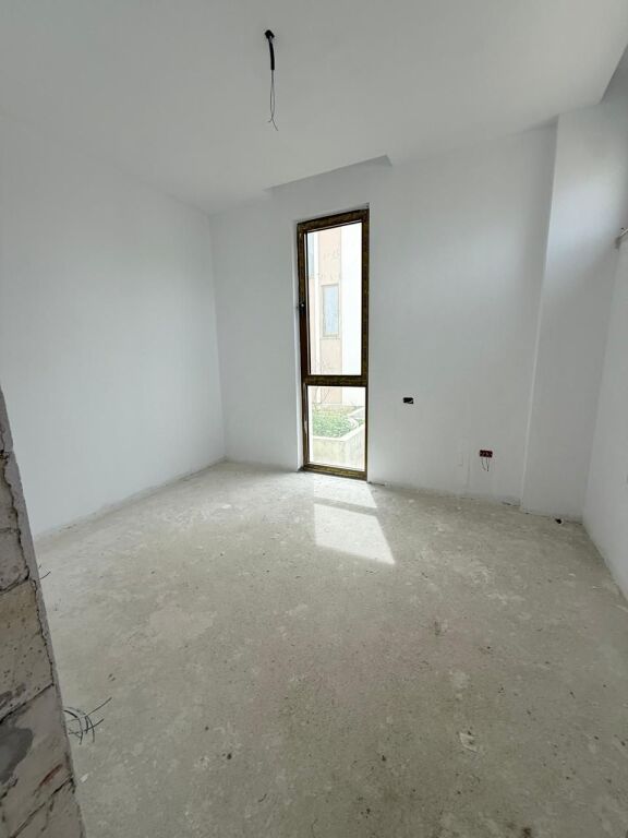 VILLA INDIPENDENTE SU 3 PIANI IN VENDITA VICINO A TEG