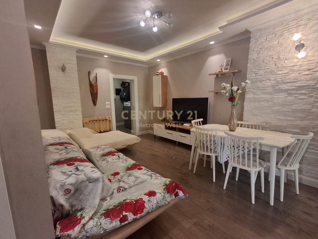 Jepet me Qira Apartament 2+1+Ballkon