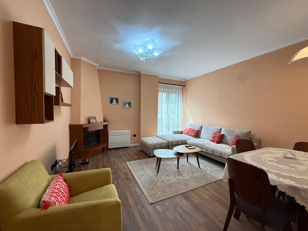 🏠JEPET ME QIRA Apartament 3+1+2+Depo+Ballkon 📍Qender, Rruga e Kavajes 💶 Çmimi: 1800€/Muaj