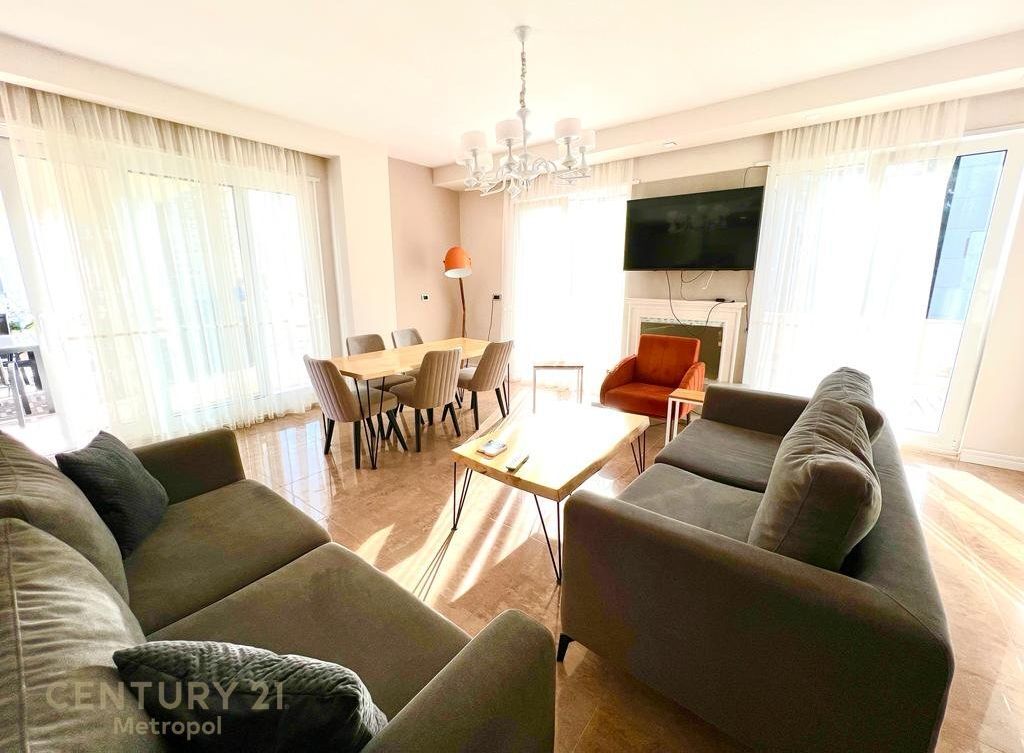 Attico di lusso 3+1+2 in vendita al Lago Secco