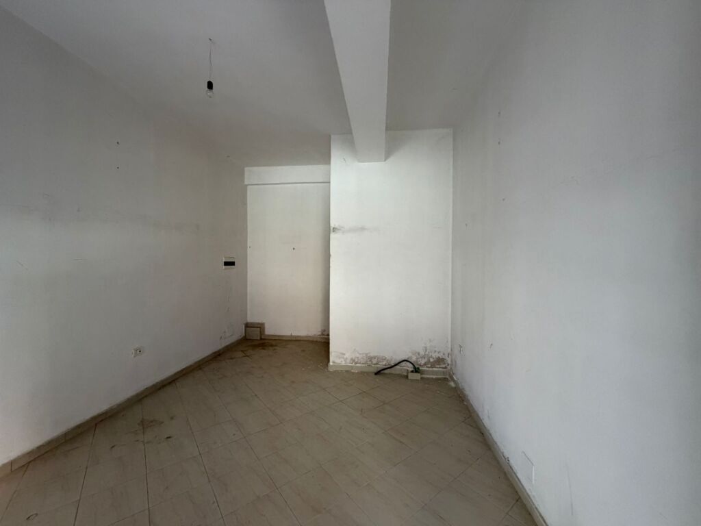 Shop for Long-Term Rent - Flag Square, near the Bank, Vlore