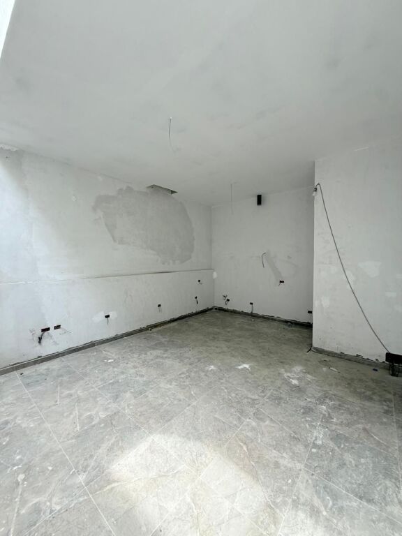 VILLA INDIPENDENTE SU 3 PIANI IN VENDITA VICINO A TEG