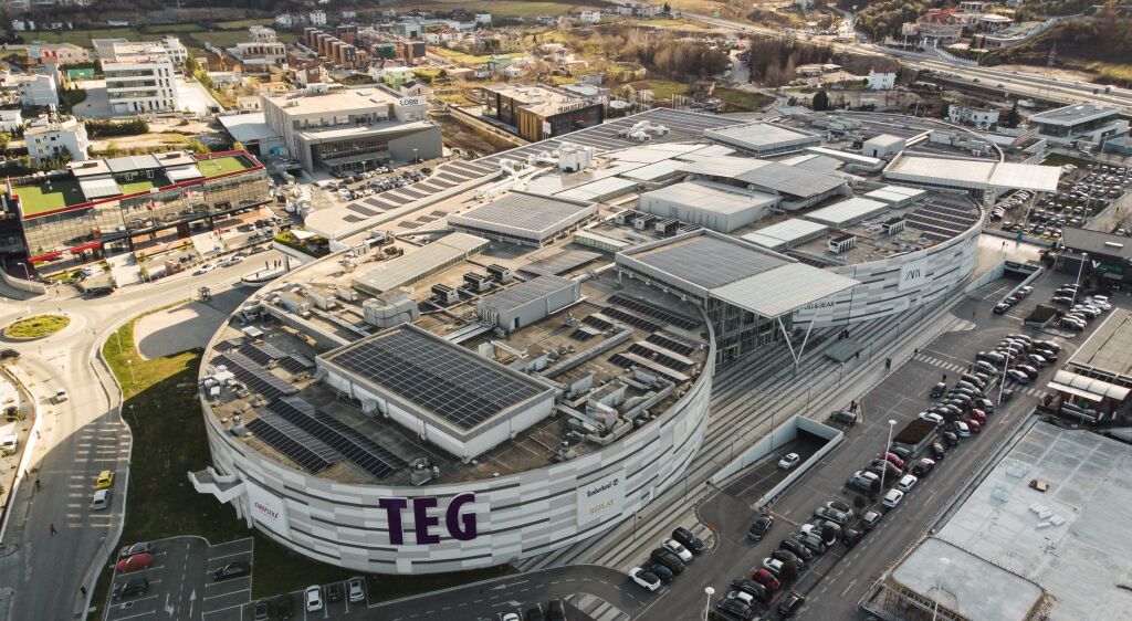 🏢Vendesi edificio multifunzionale di 4 piani in vendita a TEG!