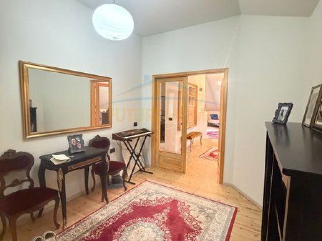 Apartment 2+1+2 for sale, Komuna e Parisit