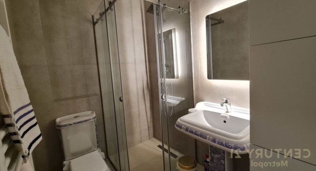 Apartment for rent 1+1 at the Paris Commune