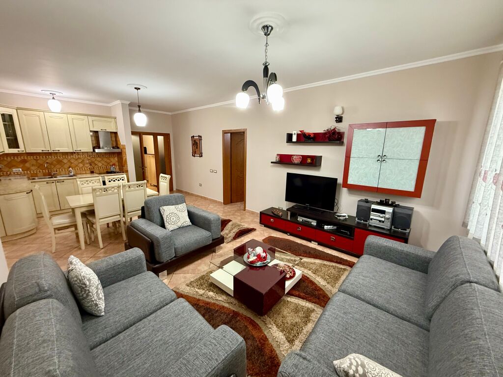📣 AFFITTO Appartamento 2+1+2 con Balcone 📍 Via "Kavajes", Di fronte alla Moschea 💶 Prezzo 70.000 Leke/Mese✨
